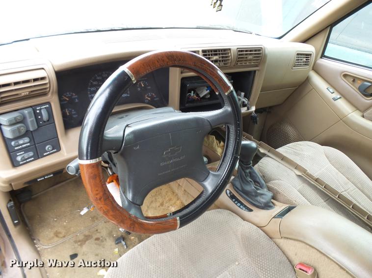 image for item L3267 1997 Chevrolet Blazer SUV