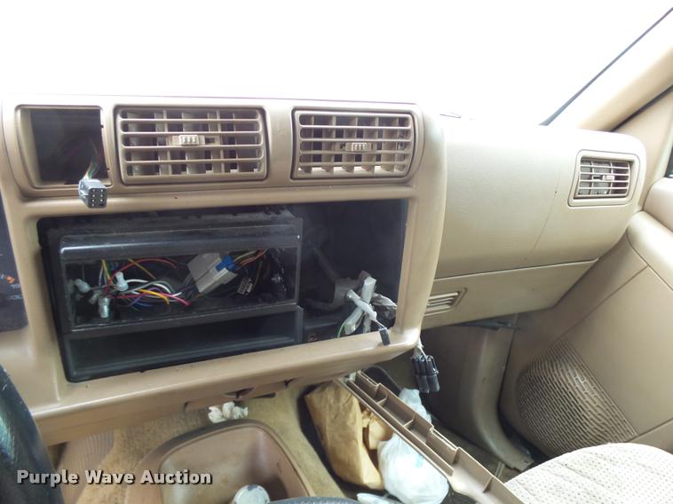 image for item L3267 1997 Chevrolet Blazer SUV