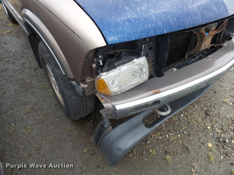 image for item L3267 1997 Chevrolet Blazer SUV