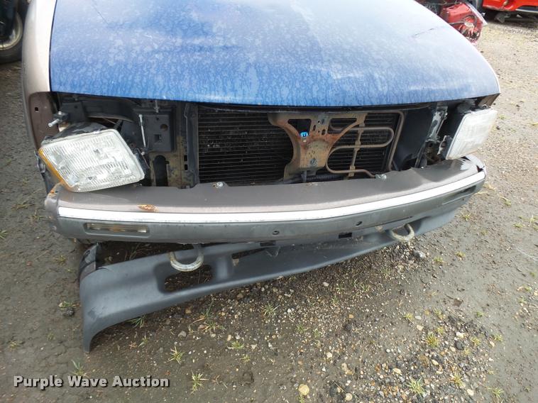 image for item L3267 1997 Chevrolet Blazer SUV