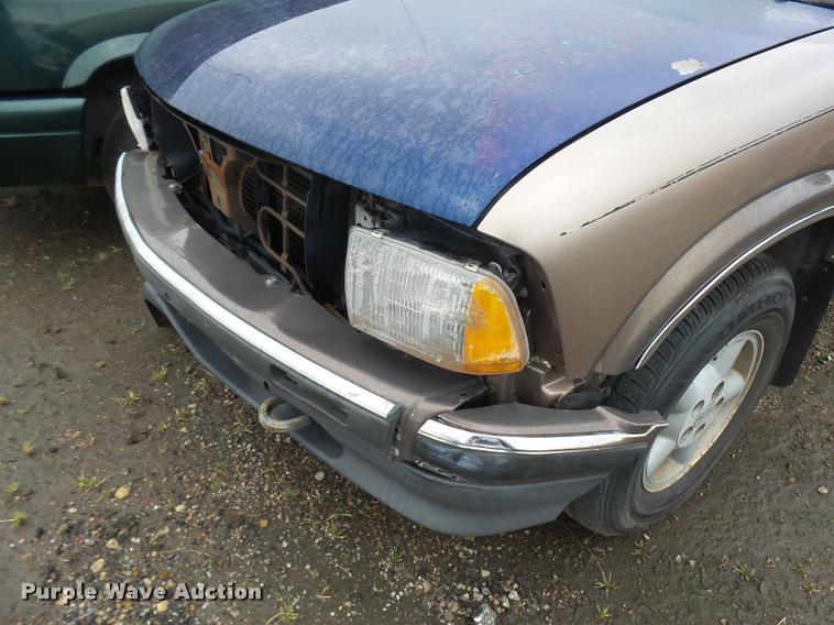 image for item L3267 1997 Chevrolet Blazer SUV