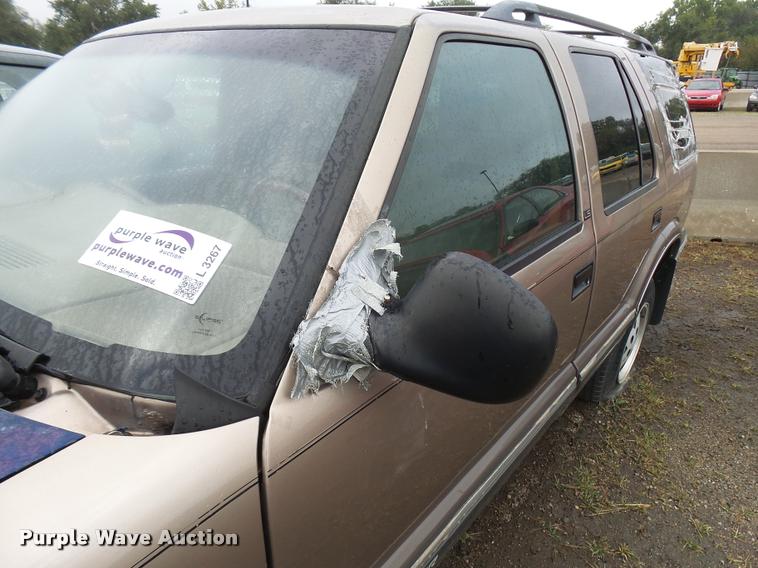 image for item L3267 1997 Chevrolet Blazer SUV
