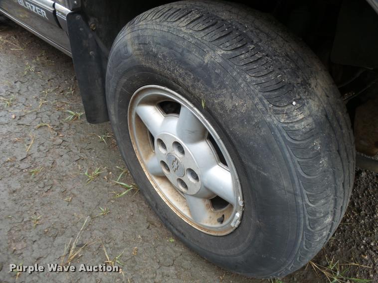 image for item L3267 1997 Chevrolet Blazer SUV