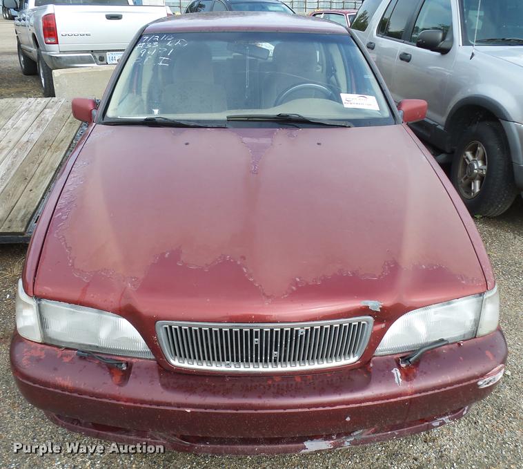 image for item L3269 1998 Volvo V70