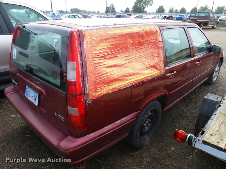 image for item L3269 1998 Volvo V70