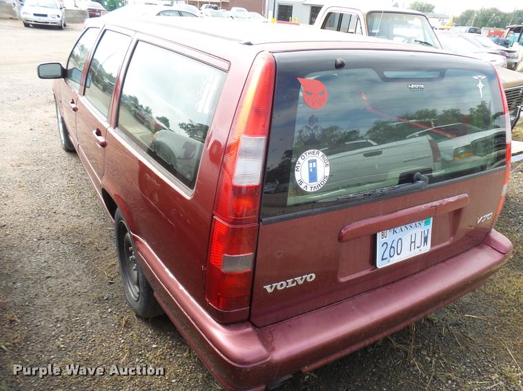 image for item L3269 1998 Volvo V70