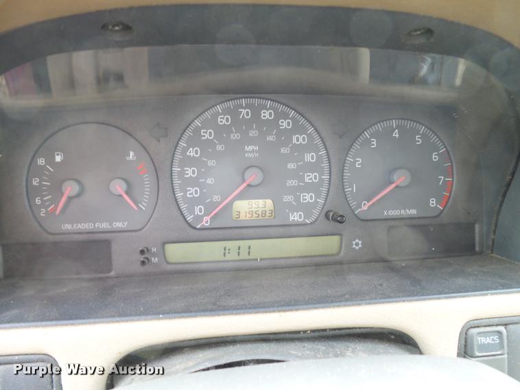 image for item L3269 1998 Volvo V70