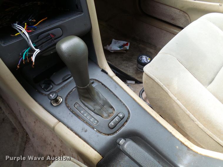 image for item L3269 1998 Volvo V70