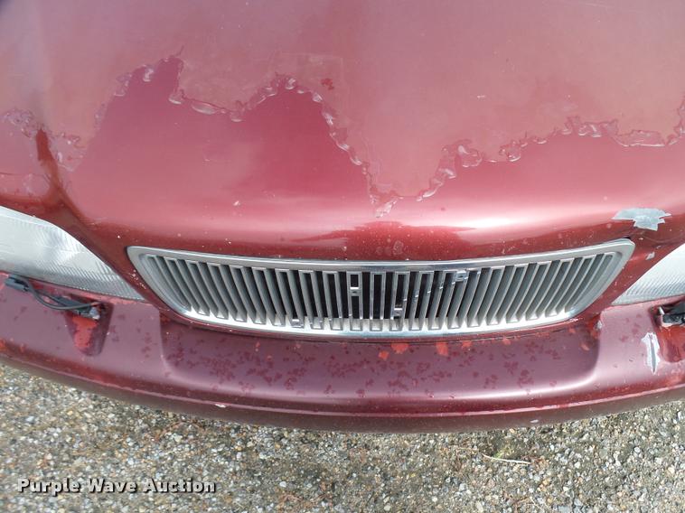 image for item L3269 1998 Volvo V70