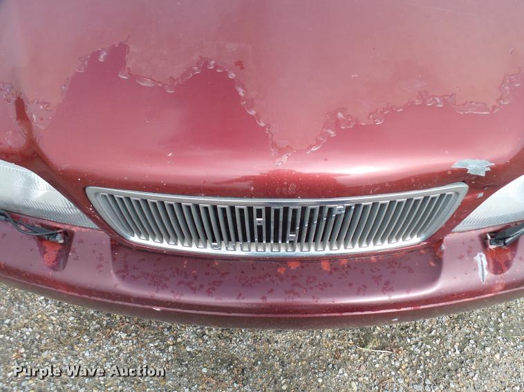 image for item L3269 1998 Volvo V70