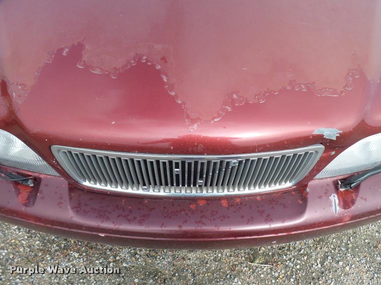 image for item L3269 1998 Volvo V70