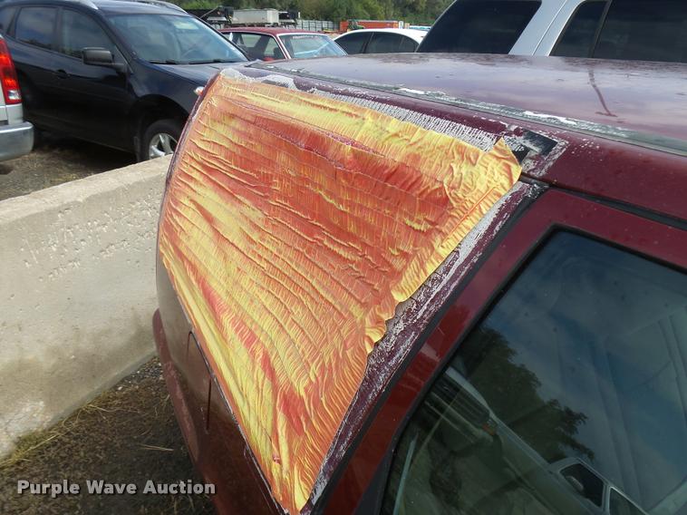 image for item L3269 1998 Volvo V70