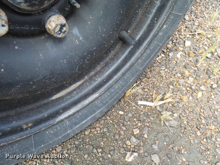 image for item L3269 1998 Volvo V70