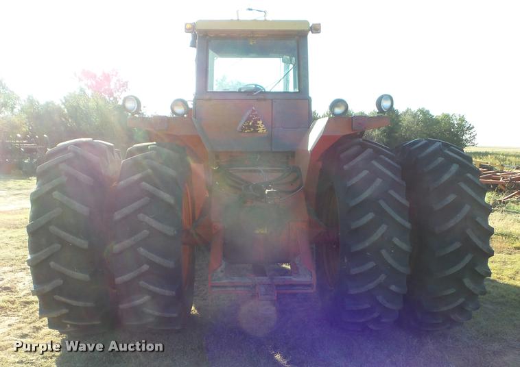 image for item DA4548 1981 Versatile 895 4WD tractor