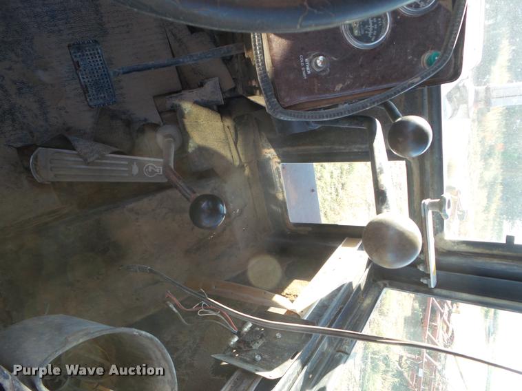 image for item DA4548 1981 Versatile 895 4WD tractor