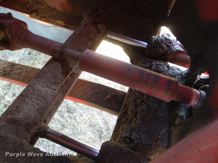 image for item DA4548 1981 Versatile 895 4WD tractor