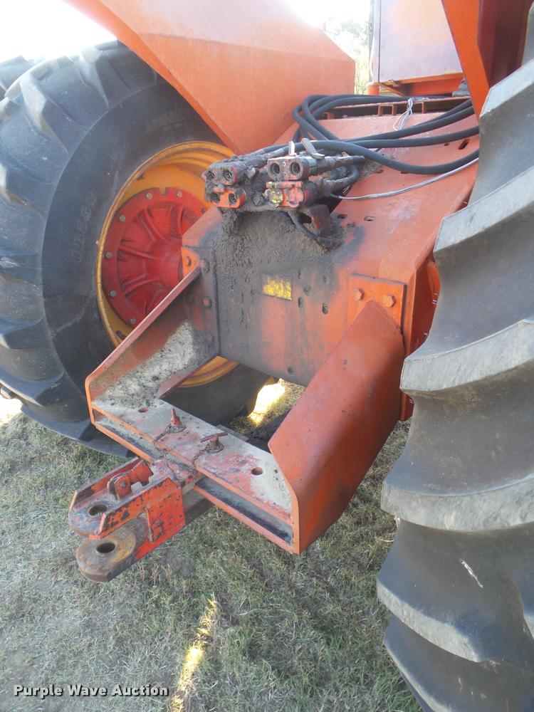 image for item DA4548 1981 Versatile 895 4WD tractor