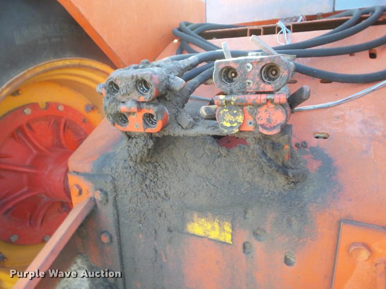 image for item DA4548 1981 Versatile 895 4WD tractor