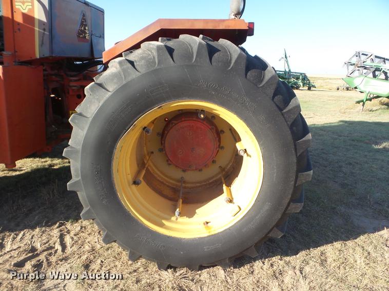 image for item DA4548 1981 Versatile 895 4WD tractor