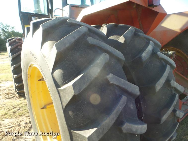 image for item DA4548 1981 Versatile 895 4WD tractor