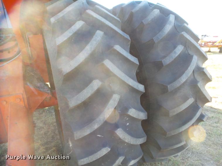 image for item DA4548 1981 Versatile 895 4WD tractor