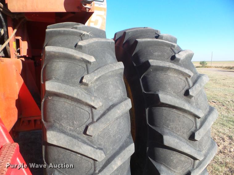 image for item DA4548 1981 Versatile 895 4WD tractor