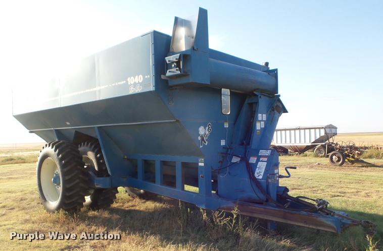 image for item DA4550 Kinze 1040 grain cart