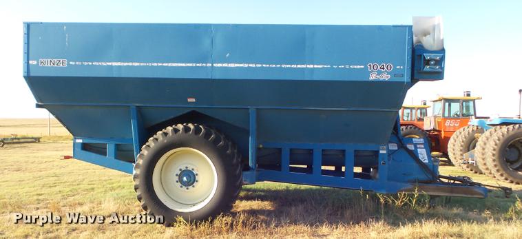 image for item DA4550 Kinze 1040 grain cart
