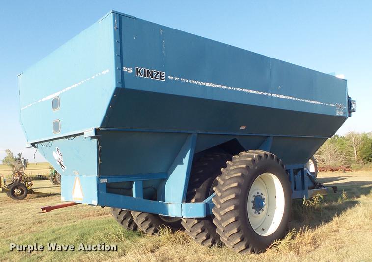 image for item DA4550 Kinze 1040 grain cart