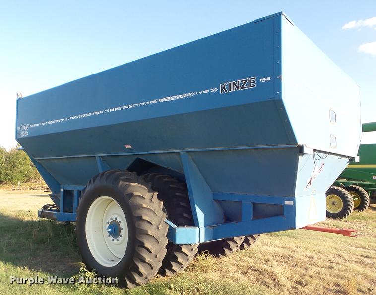 image for item DA4550 Kinze 1040 grain cart