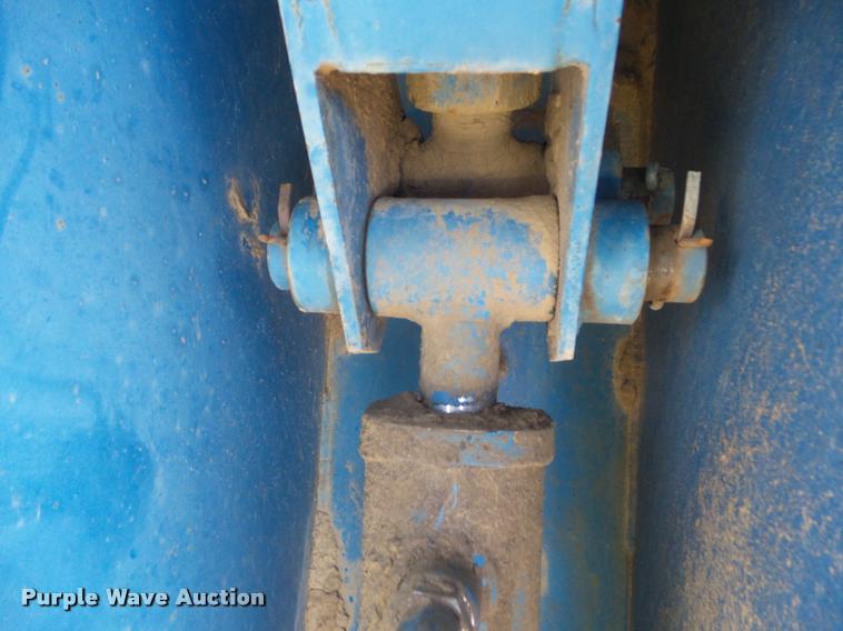 image for item DA4550 Kinze 1040 grain cart