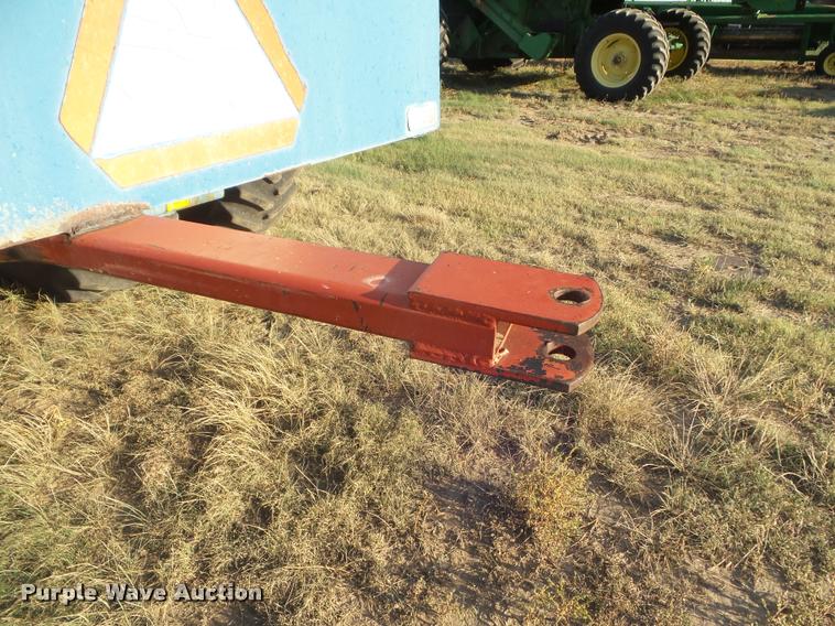 image for item DA4550 Kinze 1040 grain cart
