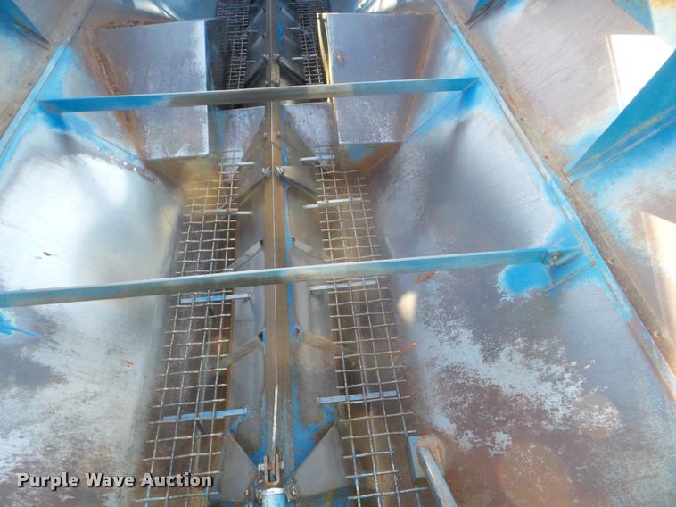 image for item DA4550 Kinze 1040 grain cart