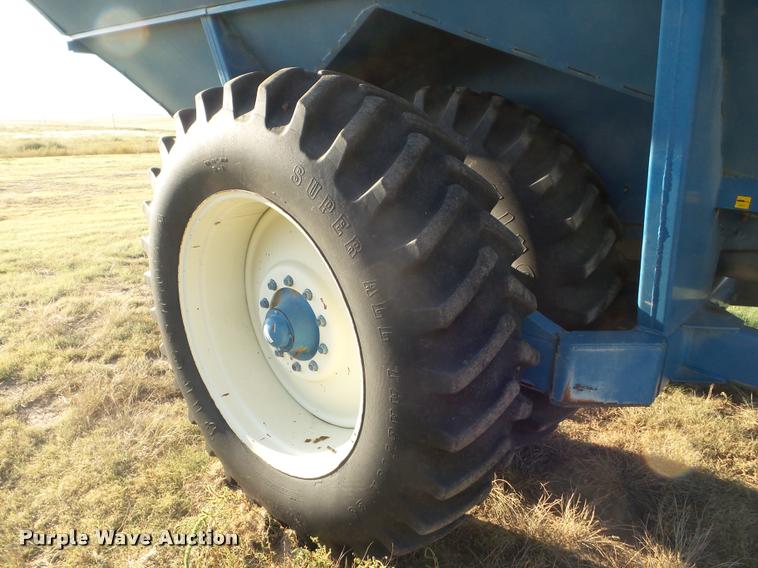 image for item DA4550 Kinze 1040 grain cart