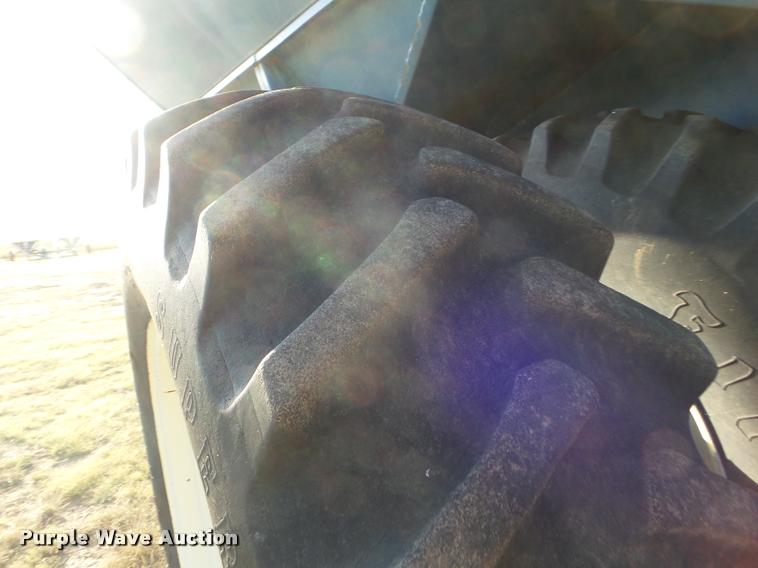 image for item DA4550 Kinze 1040 grain cart