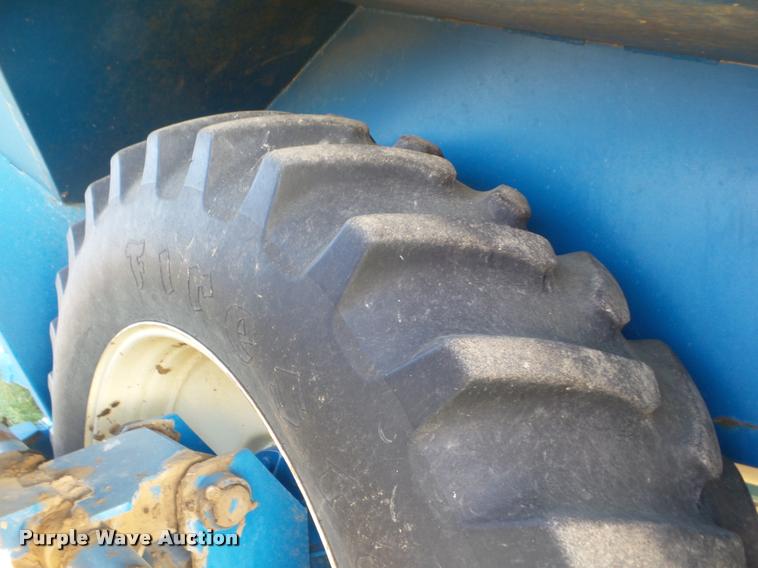 image for item DA4550 Kinze 1040 grain cart