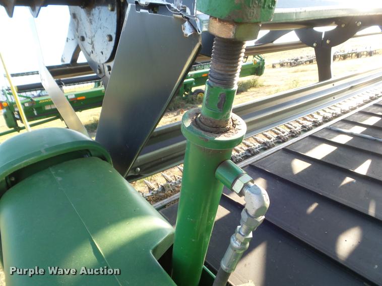 image for item DA4552 2005 John Deere 936D draper head