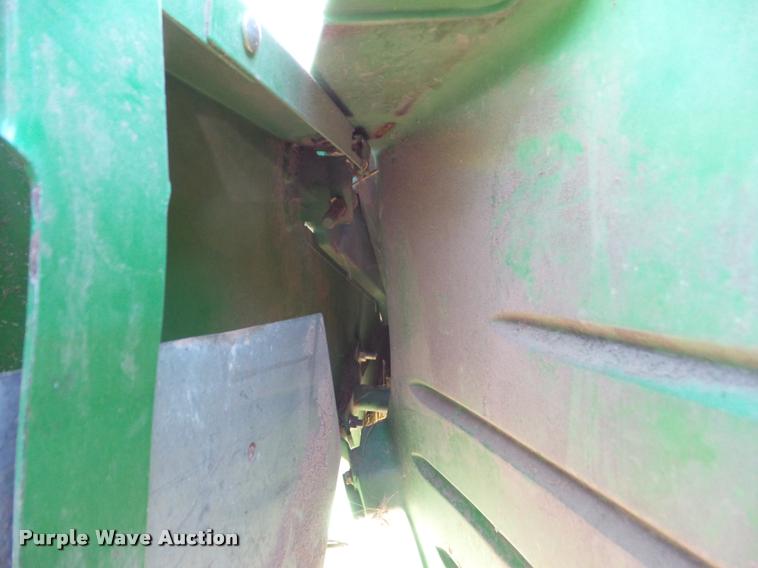 image for item DA4552 2005 John Deere 936D draper head