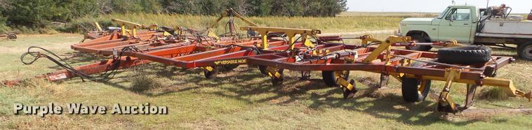 image for item DA4555 1981 Versatile Noble 9600 sweep plow