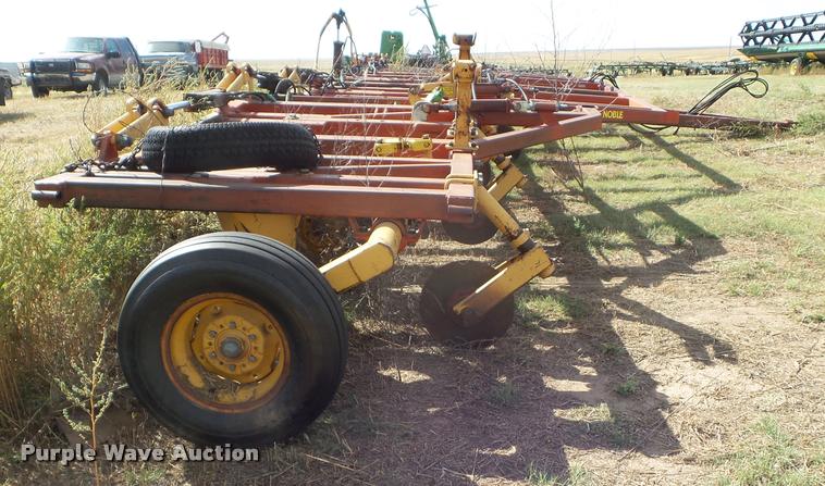image for item DA4555 1981 Versatile Noble 9600 sweep plow