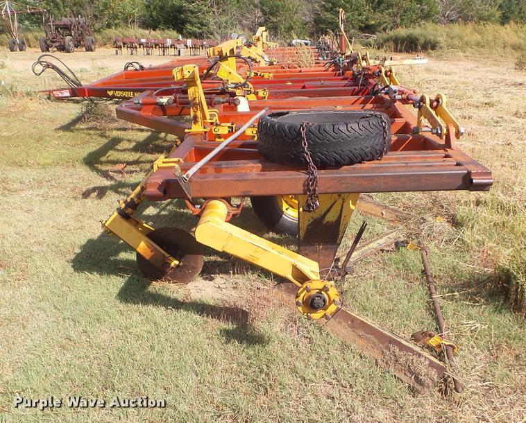 image for item DA4555 1981 Versatile Noble 9600 sweep plow