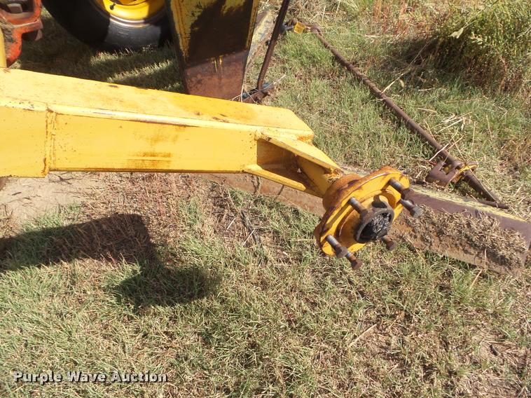 image for item DA4555 1981 Versatile Noble 9600 sweep plow