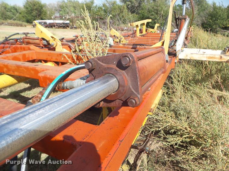 image for item DA4555 1981 Versatile Noble 9600 sweep plow