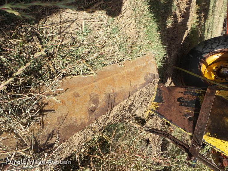 image for item DA4555 1981 Versatile Noble 9600 sweep plow