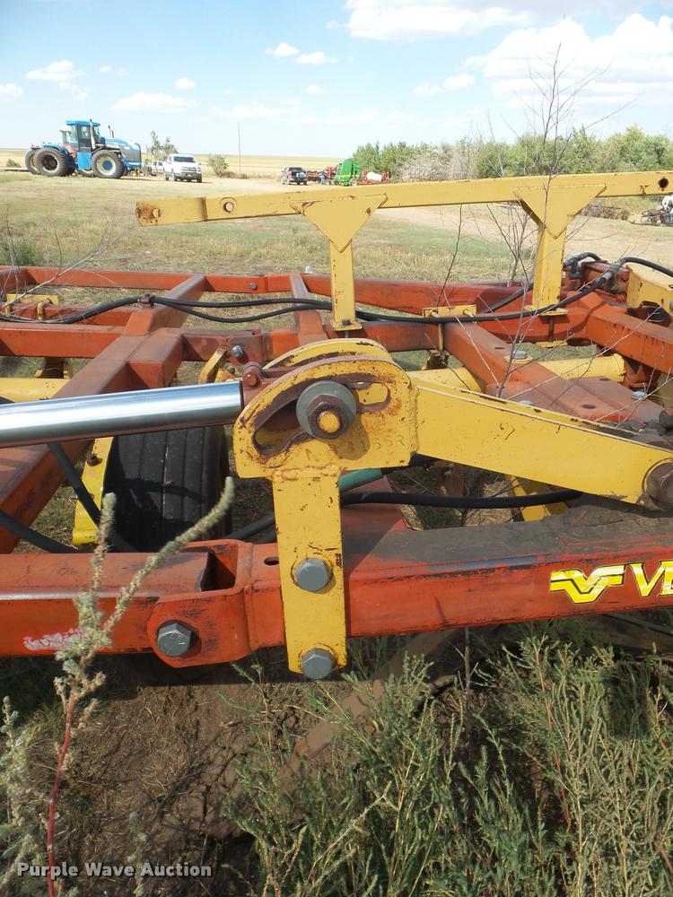 image for item DA4555 1981 Versatile Noble 9600 sweep plow