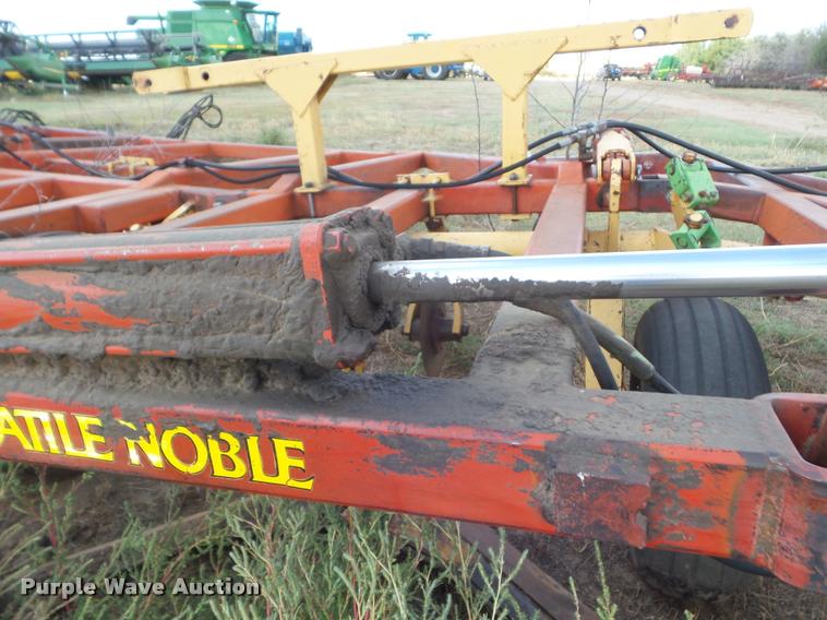 image for item DA4555 1981 Versatile Noble 9600 sweep plow