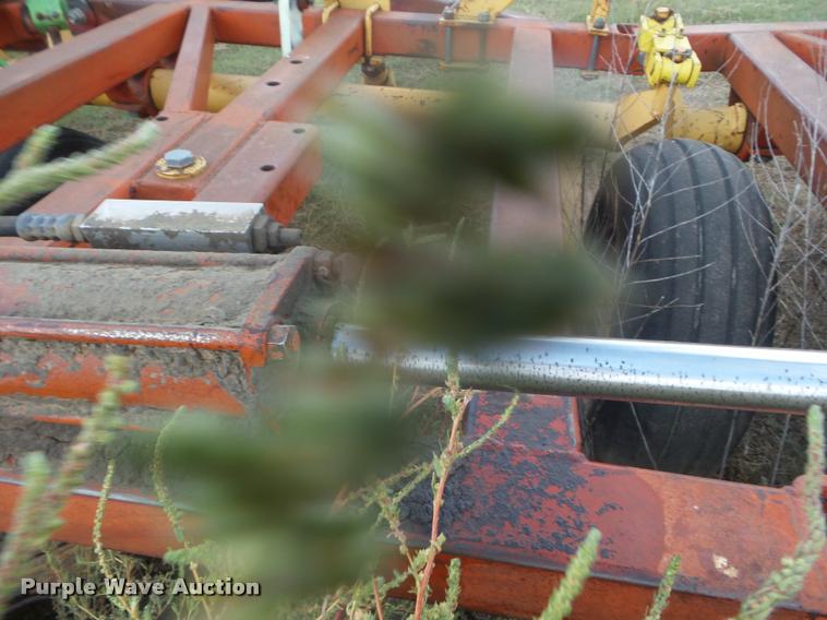 image for item DA4555 1981 Versatile Noble 9600 sweep plow