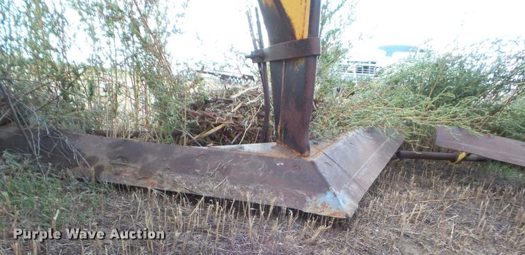 image for item DA4555 1981 Versatile Noble 9600 sweep plow