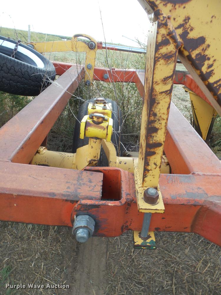 image for item DA4555 1981 Versatile Noble 9600 sweep plow