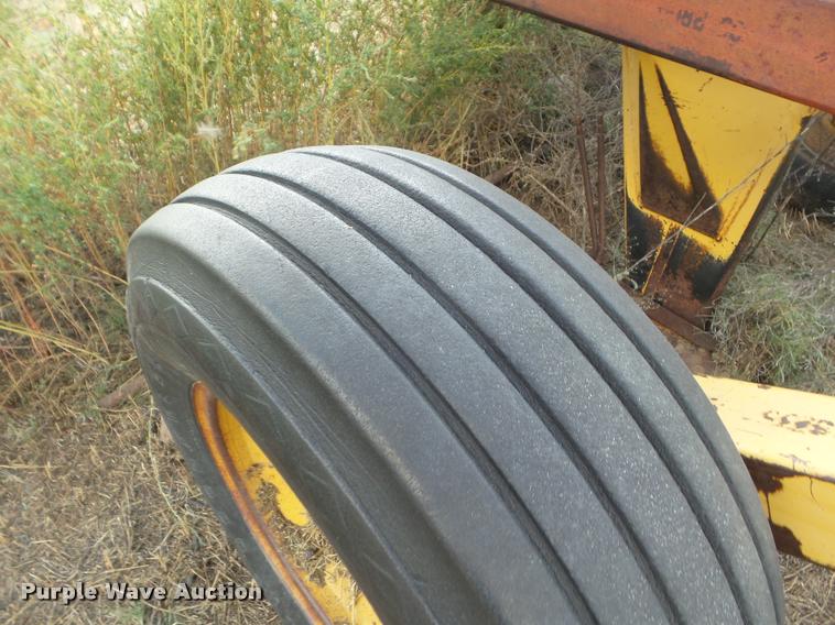 image for item DA4555 1981 Versatile Noble 9600 sweep plow